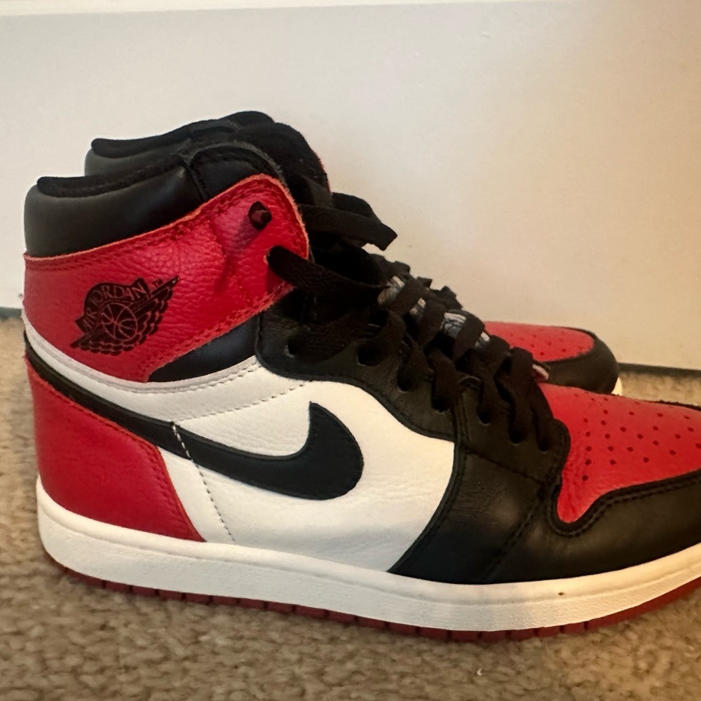 Air Jordan Mid 1 Women’s Shoes (Black & Red)